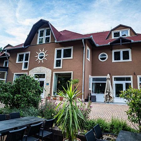 Bonne Chance Restaurant And Hotel Bázakerettye Eksteriør billede