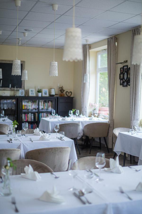 Bonne Chance Restaurant And Hotel Bázakerettye Eksteriør billede